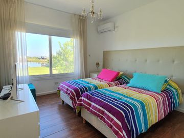 IMPORTANTE CASA EN BARRIO CERRADO LOS MUELLES