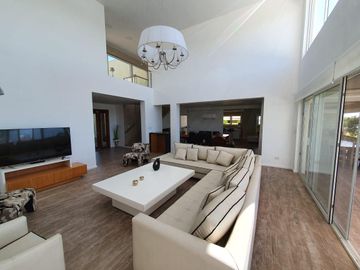 IMPORTANTE CASA EN BARRIO CERRADO LOS MUELLES