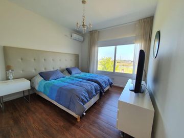 IMPORTANTE CASA EN BARRIO CERRADO LOS MUELLES
