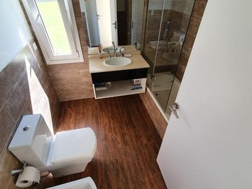 IMPORTANTE CASA EN BARRIO CERRADO LOS MUELLES