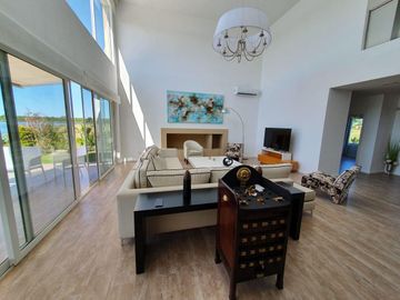 IMPORTANTE CASA EN BARRIO CERRADO LOS MUELLES