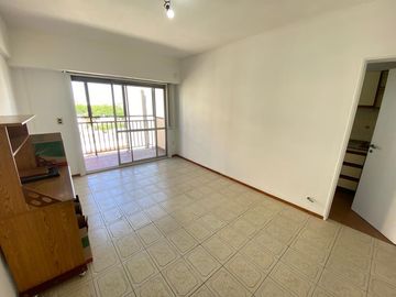 Departamento en venta - Boedo - 3 Ambientes -  Piso Alto - Balcon, vista al frente