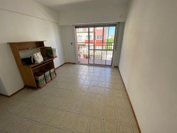 Departamento en venta - Boedo - 3 Ambientes -  Piso Alto - Balcon, vista al frente