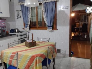 Casa en venta - 3 Dormitorios 2 Baños - Cochera - 155Mts2 - San Bernardo del Tuyú