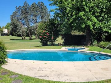 Venta Casa - Lagartos Country Club / Pilar - Vista al Golf