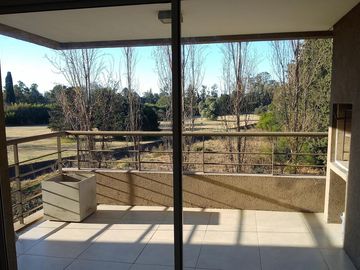 Excelente departamento en Condominio Las horquetas con seguridad en entorno verde.