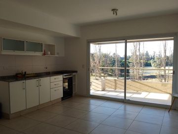 Excelente departamento en Condominio Las horquetas con seguridad en entorno verde.