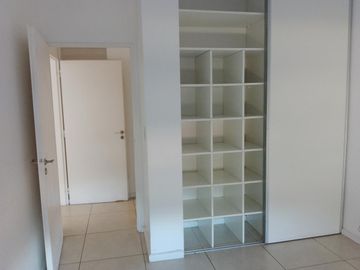Excelente departamento en Condominio Las horquetas con seguridad en entorno verde.