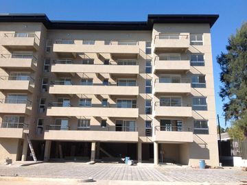 Excelente departamento en Condominio Las horquetas con seguridad en entorno verde.