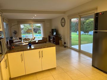 Casa de 6 Ambientes en Ayres de Pilar - Disponible a partir del 15 de diciembre