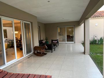 Casa de 6 Ambientes en Ayres de Pilar - Disponible a partir del 15 de diciembre