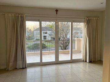 Casa de 6 Ambientes en Ayres de Pilar - Disponible a partir del 15 de diciembre