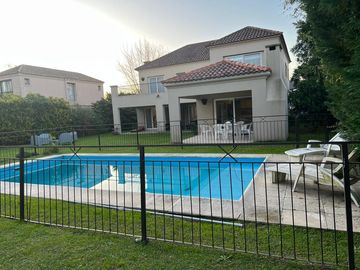 Casa de 6 Ambientes en Ayres de Pilar - Disponible a partir del 15 de diciembre