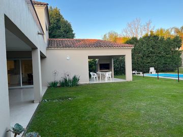 Casa de 6 Ambientes en Ayres de Pilar - Disponible a partir del 15 de diciembre