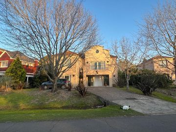 Casa de 6 Ambientes en Ayres de Pilar - Disponible a partir del 15 de diciembre