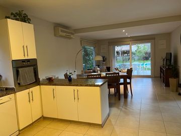 Casa de 6 Ambientes en Ayres de Pilar - Disponible a partir del 15 de diciembre