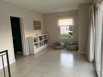 Casa de 6 Ambientes en Ayres de Pilar - Disponible a partir del 15 de diciembre
