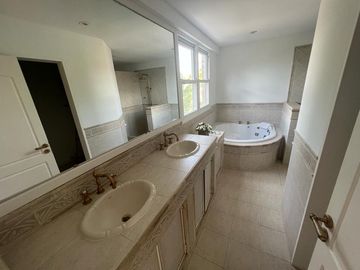 Casa en Venta  5 dormitorios en La Alameda, Nordelta