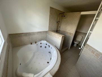 Casa en Venta  5 dormitorios en La Alameda, Nordelta