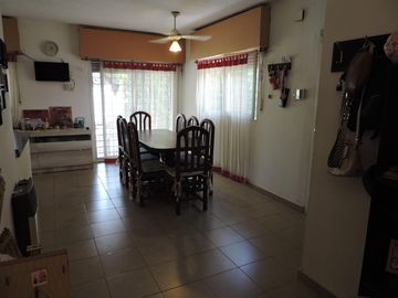 Casa con pileta en Funes