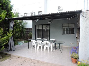 Casa con pileta en Funes