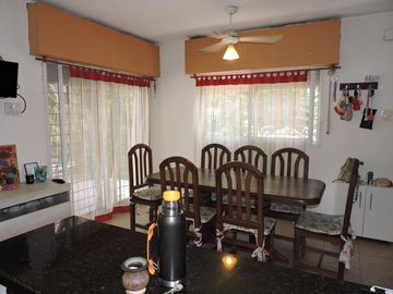 Casa con pileta en Funes
