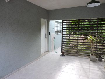 Casa con pileta en Funes