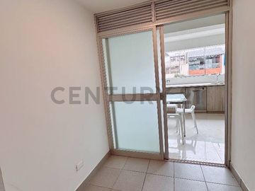 “Dúplex en Venta en Miraflores: Ubicación Privilegiada y Vista Externa”