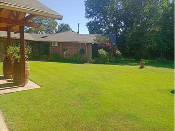 VENTA DE HERMOSA PARCELA CON GRAN CASA CON CAVA!!