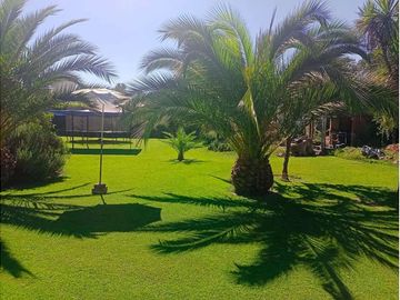 VENTA DE HERMOSA PARCELA CON GRAN CASA CON CAVA!!