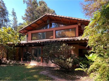 Recibimos Ofertas! Gran Parcela con 3 casas..