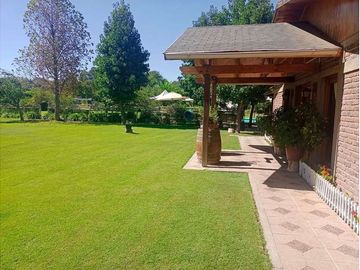 VENTA DE HERMOSA PARCELA CON GRAN CASA CON CAVA!!