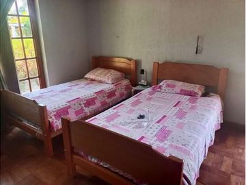 VENTA DE HERMOSA PARCELA CON GRAN CASA CON CAVA!!