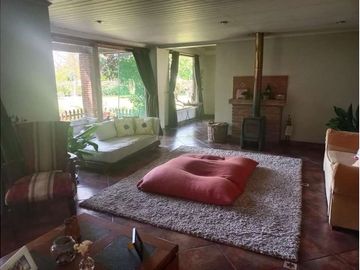 VENTA DE HERMOSA PARCELA CON GRAN CASA CON CAVA!!