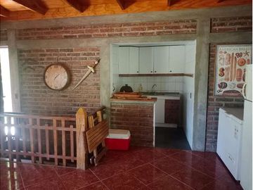 VENTA DE HERMOSA PARCELA CON GRAN CASA CON CAVA!!