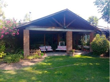 VENTA DE HERMOSA PARCELA CON GRAN CASA CON CAVA!!