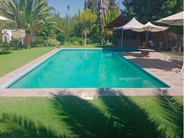 VENTA DE HERMOSA PARCELA CON GRAN CASA CON CAVA!!