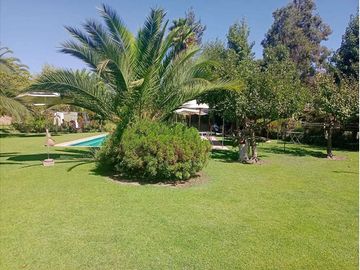 VENTA DE HERMOSA PARCELA CON GRAN CASA CON CAVA!!