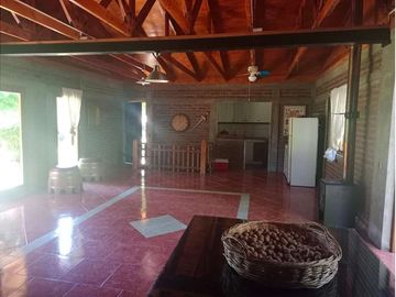 VENTA DE HERMOSA PARCELA CON GRAN CASA CON CAVA!!