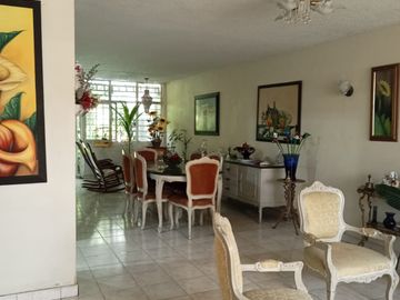 Venta Amplia y acogedora casa en Prados del Norte, Cali