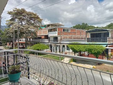 Venta Amplia y acogedora casa en Prados del Norte, Cali