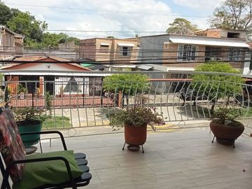 Venta Amplia y acogedora casa en Prados del Norte, Cali