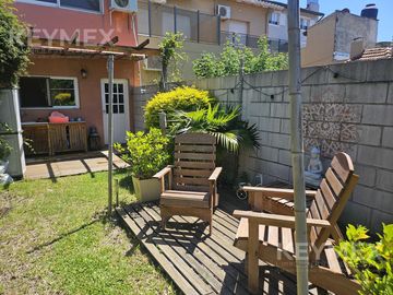 Casa en Olivos, de excelente calidad constructiva, de 3 dormitorios (duplex) y vista abierta