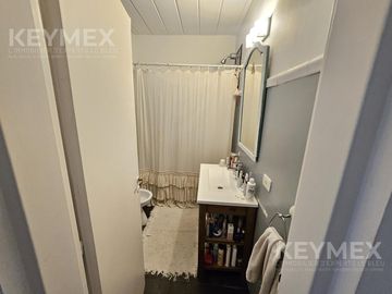 Casa en Olivos, de excelente calidad constructiva, de 3 dormitorios (duplex) y vista abierta