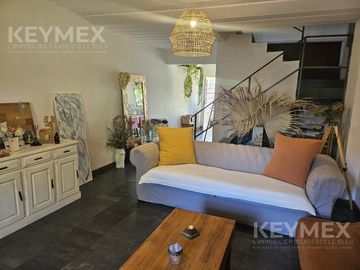 Casa en Olivos, de excelente calidad constructiva, de 3 dormitorios (duplex) y vista abierta
