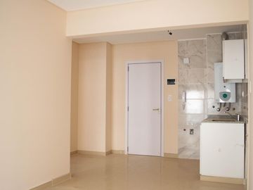 Departamento Un Dormitorio Balcon Y Patio 40% Entrega Y 40 Cuotas En Pesos