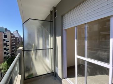 Departamento Un Dormitorio Balcon Y Patio 40% Entrega Y 40 Cuotas En Pesos