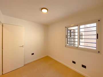 Casa a Estrenar  con  Local Comercial