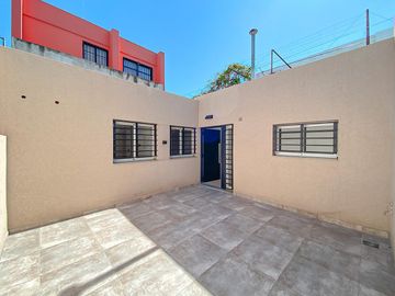 Casa a Estrenar  con  Local Comercial