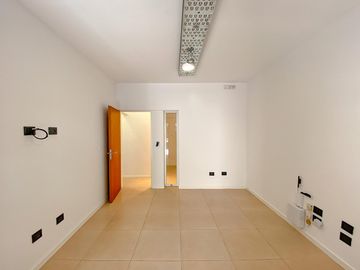 Casa a Estrenar  con  Local Comercial